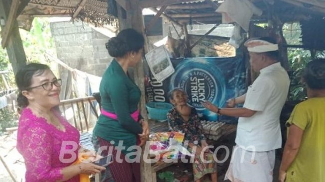 Tinggal Di Gubug Reot, Dinas Sosial Bali Bantu Dadong Puspa di Buleleng