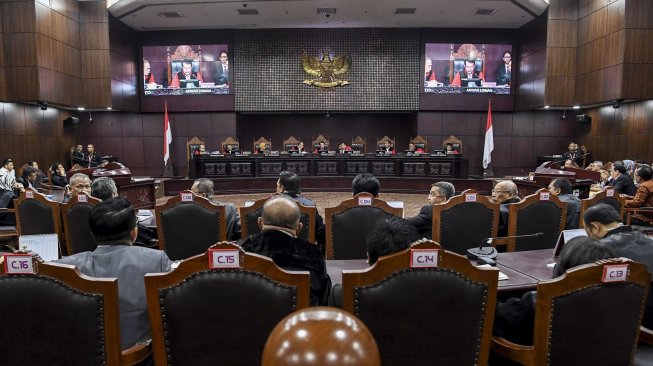 Suasana sidang Perselisihan Hasil Pemilihan Umum (PHPU) Pilpres 2019 di Gedung Mahkamah Konstitusi, Jakarta, Selasa (18/6/2019). [Antara/Hafidz Mubarak]