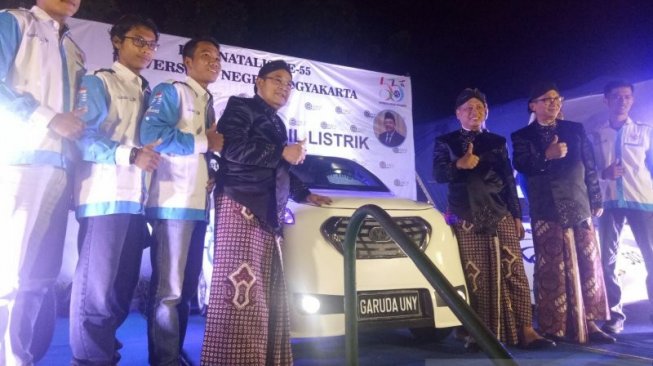 Menristekdikti Luncurkan Mobil Listrik Garuda di UNY