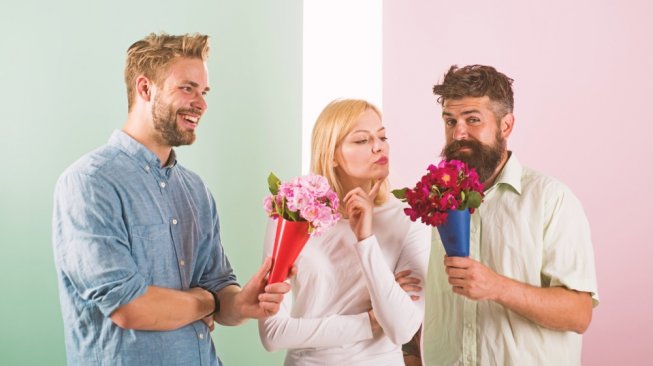 Bingung memilih teman kencan atau pasangan. (Shutterstock)