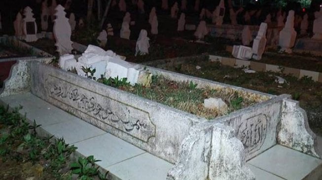 30 Nisan Makam Khusus Islam Dirusak dan Dibakar Orang 