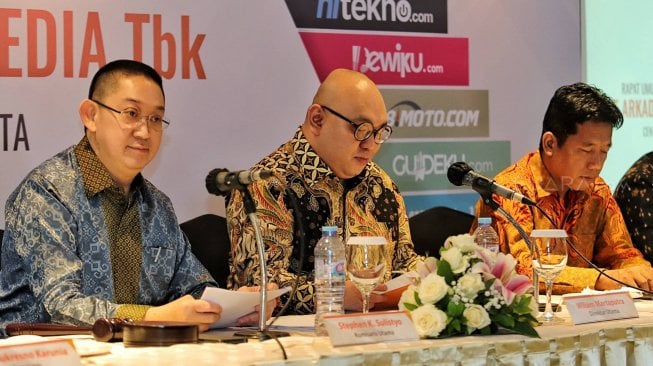 Komisaris Utama Stephen Sulistyo, Direktur Utama Wiliam Martaputra, Direktur Suwarjono saat Rapat Umum Pemegang Saham Tahunan (RUPST) PT Arkadia Digital Media Tbk (DIGI) di Hotel Century Park, Senayan, Jakarta. Senin (24/6). [Suara.com/Muhaimin A Untung]