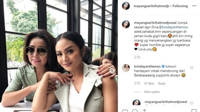 Mayangsari dan Krisdayanti berpose bersama. [instagram/mayangsaritrihatmodjoreal]