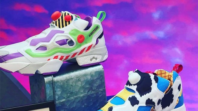 Merayakan Toy Story 4, Sneakers Ini Dibikin Mirip Woody dan Buzz Lightyear