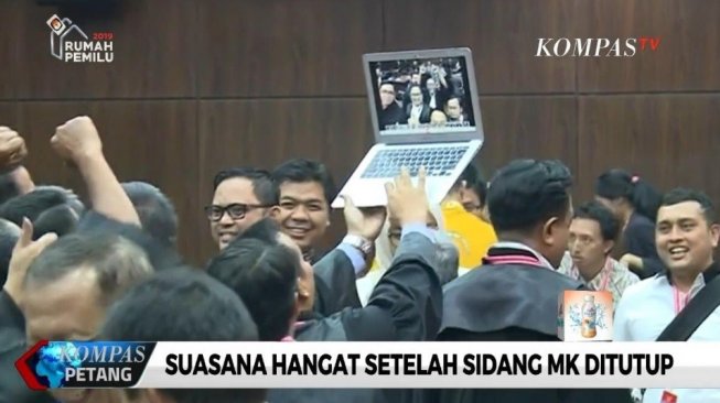 Kocak! Perangkat Selfie di Sidang MK Ini Bikin Tepok Jidat