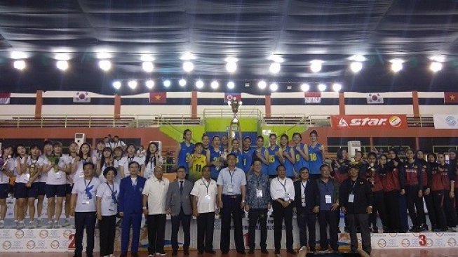 Timnas voli putri Indonesia harus puas menduduki peringkat ketiga di Asian Peace Cup 2019 di GOR Pertamina, Simprug, Jakarta, Selasa (25/6/2019). [Suara.com/Arief Apriadi]