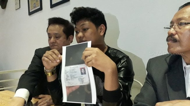 Adik Andika Kangen Band, Sampurna Aji, jumpa pers soal somasi kepada Pamela Safitri di kawasan Tebet, Jakarta Selatan, Selasa (25/6/2019). [Ismail/Suara.com]