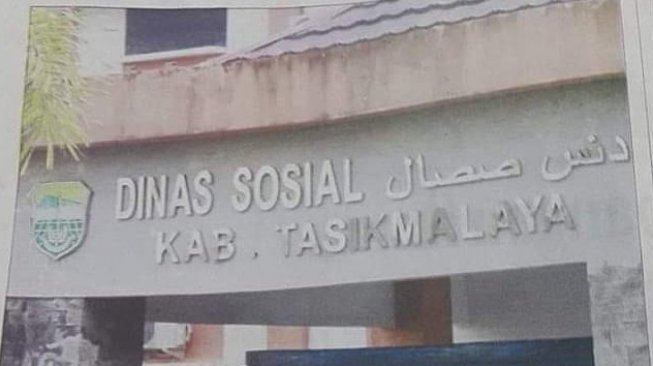 Sekakmat Putri Gus Mus Balas Nyinyiran Warganet soal Tulisan Arab Dinsos