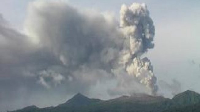 Gunung Dukono Erupsi, Bandara Gamarmalamo Galela Maluku Utara Ditutup