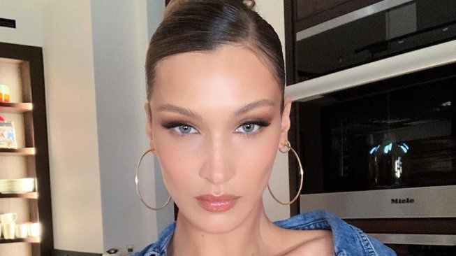 Bella Hadid Beli Tanaman Hias, Warganet Salfok Bahas Lidah Mertua