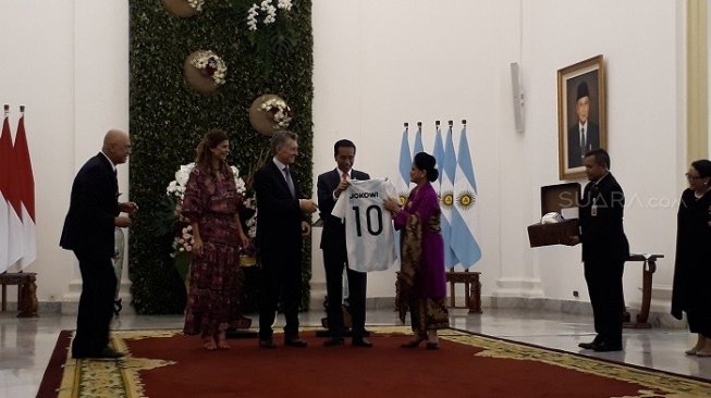 Jokowi Unggul di Pilpres 2019 Presiden Argentina Ucapkan 