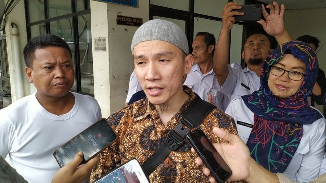 Ustaz Felix Siauw di Balai Kota DKI Jakarta. (Suara.com/Tyo)
