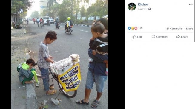 Potret Bocah Ikut Berjualan Nasi Bungkus Ini Bikin Haru Warganet