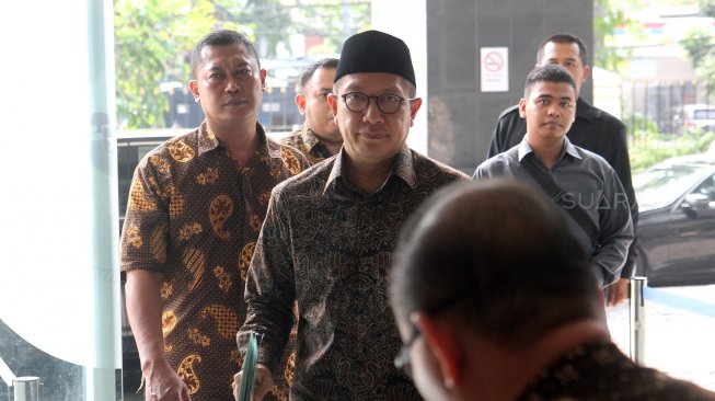 Menteri Agama Lukman Hakim Saifuddin saat tiba di Pengadilan Tindak Pidana Korupsi (Tipikor), Jakarta, Rabu (26/6). [Suara.com/Arief Hermawan P]