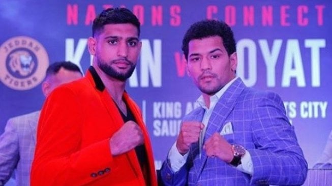 Petinju kenamaan Inggris, Amir Khan (kanan), berfoto bersama penantangnya Geeraj Goyat. Posisi Goyat digantikan Billy Dib setelah petinju India itu alami kecelakan mobil. [Instagram@amirkingkhan]