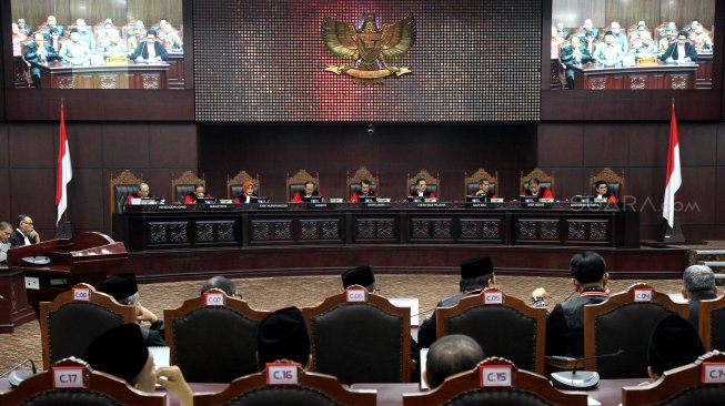 Suasana sidang putusan Perselisihan Hasil Pemilihan Umum (PHPU) di gedung Mahkamah Konstitusi, Jakarta, Kamis (27/6). [Suara.com/Arief Hermawan P]