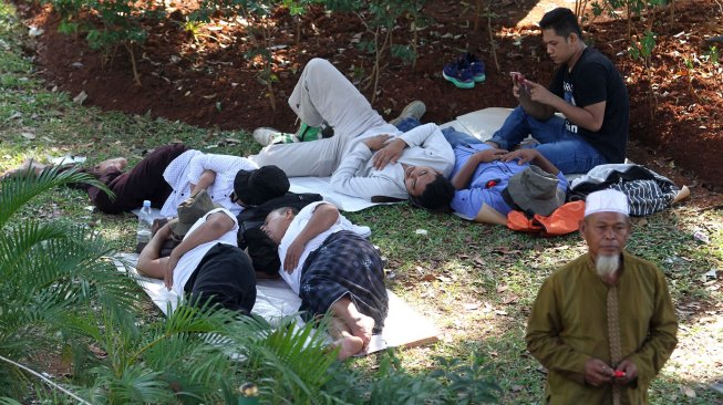 Aktivitas massa di kawasan Patung Kuda, Monas, Jakarta, Kamis (27/6). [Suara.com/Arief Hermawan P]
