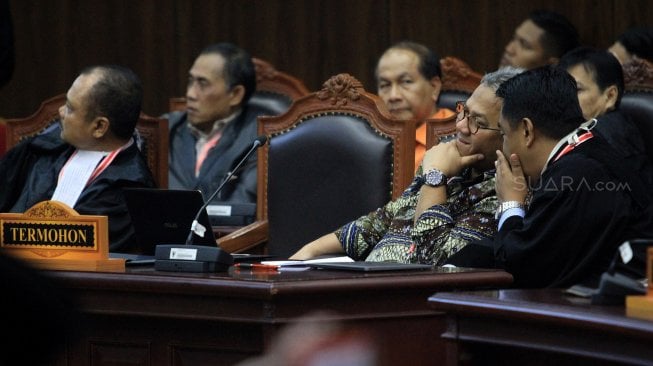 Suasana sidang putusan Perselisihan Hasil Pemilihan Umum (PHPU) di gedung Mahkamah Konstitusi, Jakarta, Kamis (27/6). [Suara.com/Arief Hermawan P]