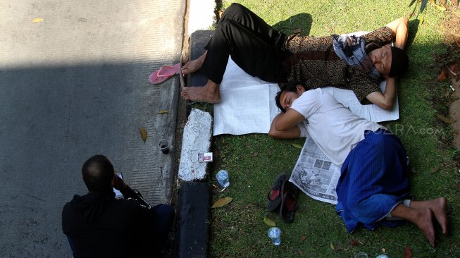 Aktivitas massa di kawasan Patung Kuda, Monas, Jakarta, Kamis (27/6). [Suara.com/Arief Hermawan P]
