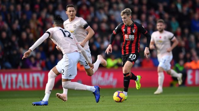 Gelandang serang Bournemouth, David Brooks beraksi pada laga Liga Inggris 2018/2019 kontra Manchester United di Vitality Stadium. [Ben STANSALL / AFP]