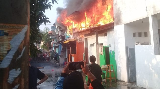 Kompor Meleduk, 15 Rumah di Jelambar Grogol Petamburan Terbakar