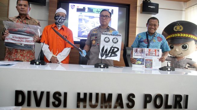 Simpatisan FPI Penyebar Hoaks Jokowi dan MK adalah Tukang Sablon