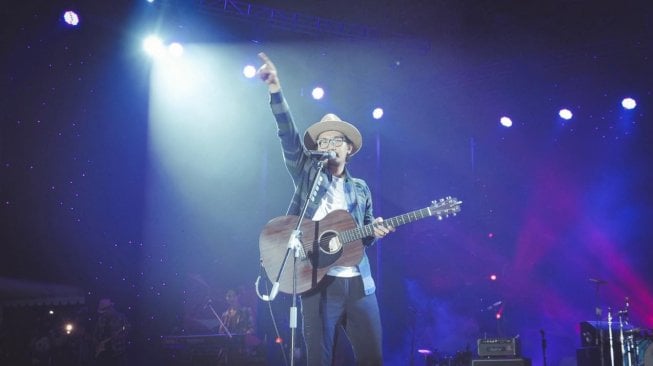 Nyanyikan "Jangan Sepi", Sandy Canester Pukau Penonton Jakarta Fair