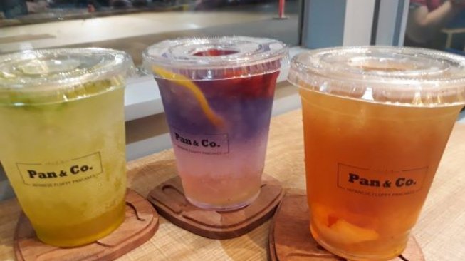 Aneka minuman di Pan & Co. (Suara.com/Risna Halidi)