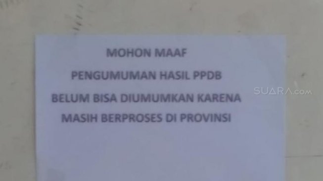 Pemberitahuan mundurnya pengumuman hasil kelulusan SMA dan SMK Negeri di Banten. (M Iqbal).