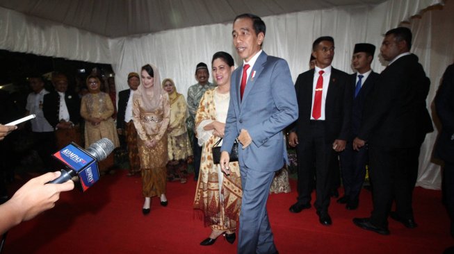 Presiden Jokowi Hadiri Resepsi Pernikahan Anak Khofifah