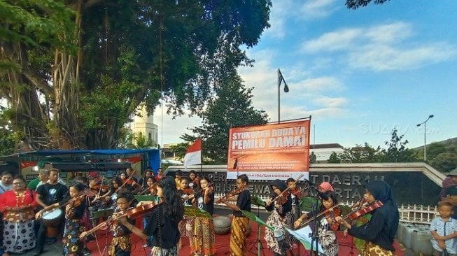 Pertunjukan dari Sekolah Seni Alam Yogyakarta. (Suara.com/Rahmat Ali)