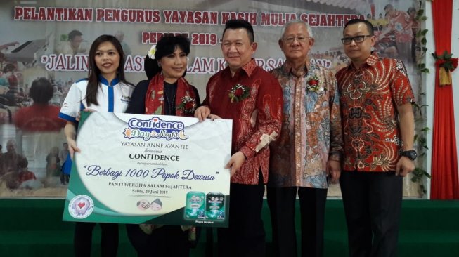 “Peduli Kasih Confidence bersama Anne Avantie” kepada Panti Werdha Salam Sejahtera, Bogor, Jawa Barat. (Dok : Istimewa)