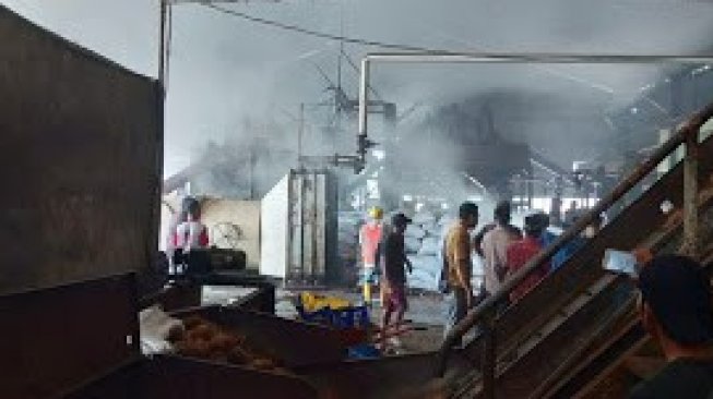 Gudang Minyak Kelapa Kebakaran di Nusapati