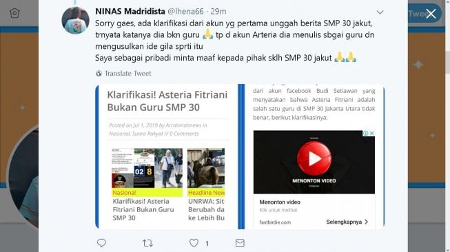 Wanita yang tolak pasang foto presiden-wapres bukan guru SMPN 30 Jakut - (Twitter/@lhena66)