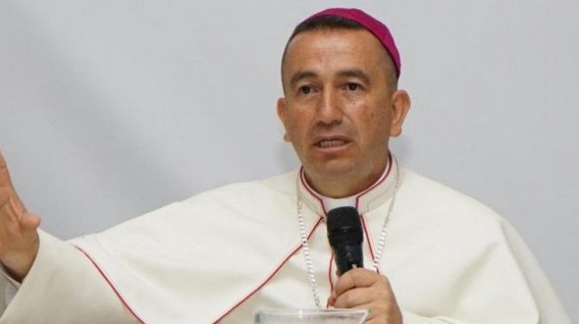 Gereja Kolombia Membuat 'Hujan' Air Suci dalam Rangka Rukiyah Massal
