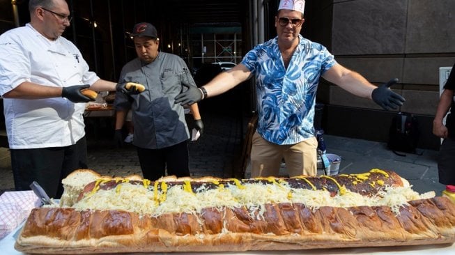 Hot dog terbesar di dunia (facebook.com/Feltman's of Coney Island)