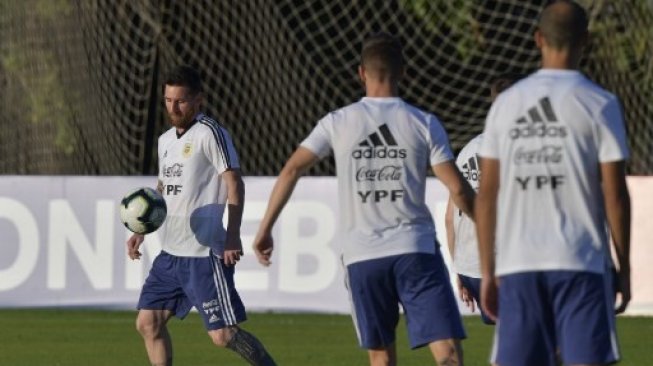 Lionel Messi berlatih bersama timnas Argentina, Senin (1/7/2019), di Belo Horizonte jelang semifinal Copa America 2019 kontra Brasil. [AFP]