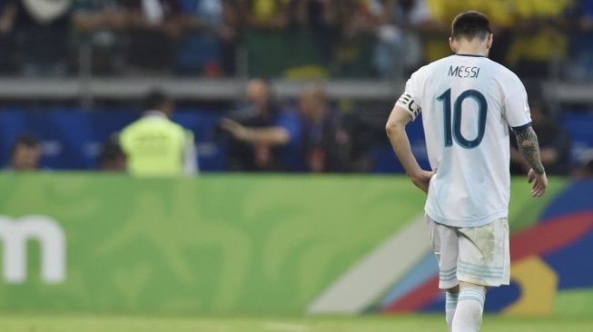 Ekspresi Lionel Messi usai Argentina dikalahkan Brasil saat Pertandingan semifinal Copa America antara Brasil melawan Argentina di Stadion Estadio Mineirao, Brasil, Rabu (3/7). [Douglas Magno / AFP]