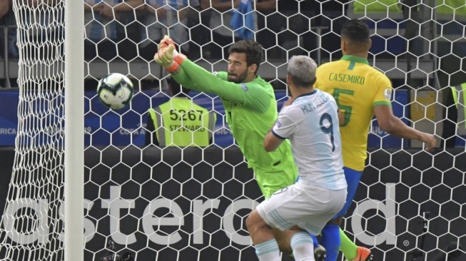 Urung Kebobolan di Copa America 2019, Alisson Nyaris Jadi Kiper Sempurna