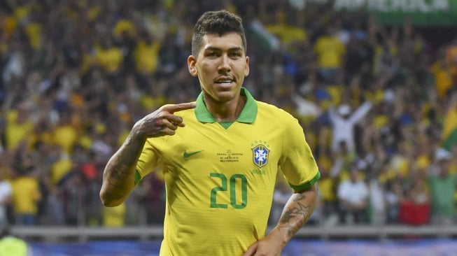 Penyerang Brasil Roberto Firmino merayakan golnyaa setelah mencetak gol ke gawang Argentina selama pertandingan semifinal Copa America di Stadion Estadio Mineirao, Brasil, Rabu (3/7). [Nelson ALMEIDA / AFP]