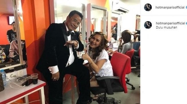 Hotman Paris berpose bersama Ayu Ting Ting. [instagram/hotmanparisofficial]