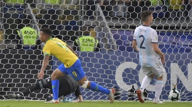 Pemain depan Brasil Gabriel Jesus merayakan golnya ke gawang Argentina di semifinal Copa America 2019 di Belo Horizonte. Luis Acosta / AFP  