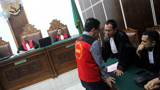 Terdakwa perusakan barang bukti kasus pengaturan skor, Joko Driyono menjalani sidang tuntutan di Pengadilan Negeri Jakarta Selatan, Jakarta, Kamis (4/7). [Suara.com/Arief Hermawan P]