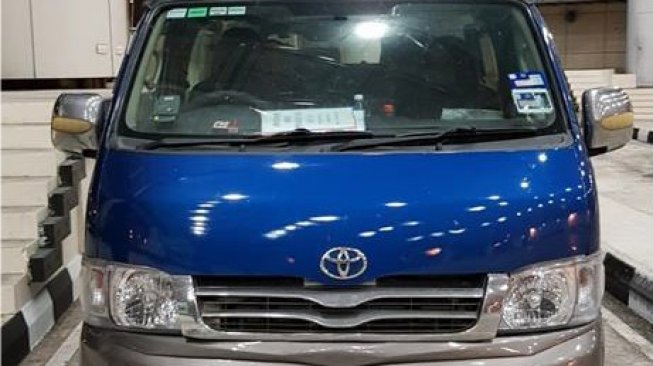 Angkut Banyak Camilan, Mobil Van Ini Malah Diamankan Petugas