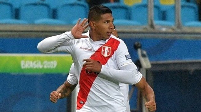 Pemain Peru Edison Flores merayakan golnya ke gawang Chile saat semifinal Copa America 2019. Carl DE SOUZA / AFP