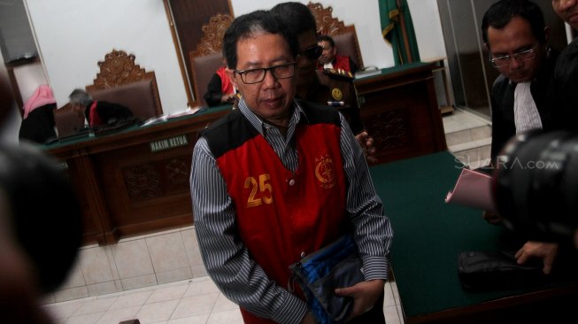 Terdakwa perusakan barang bukti kasus pengaturan skor, Joko Driyono menjalani sidang tuntutan di Pengadilan Negeri Jakarta Selatan, Jakarta, Kamis (4/7). [Suara.com/Arief Hermawan P]