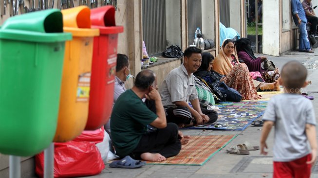 Kemensos Kasih Makan Pencari Suaka Kebon Sirih, Fokus ke Anak-anak