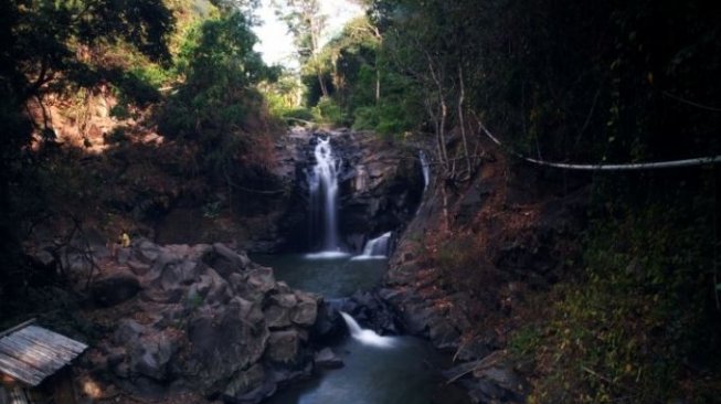 Kelir Pesona Air Terjun Tiu Pituq di Lombok Utara