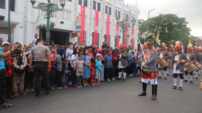 Antusiasme warga sambut pembukaan FKY 2019 (Suara.com/Amertiya)