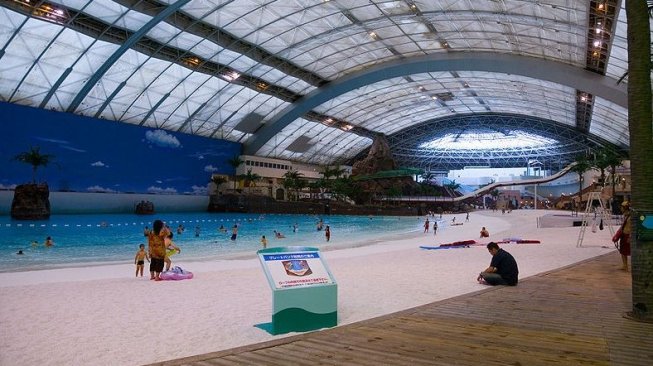 Serunya Berenang di Seagia Ocean Dome, Waterpark Indoor Terbesar di Dunia